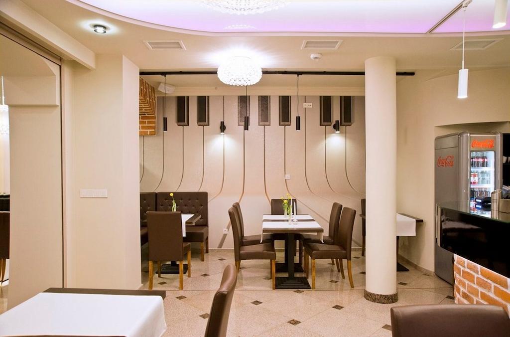 Hotel Fryderyk Nysa Exteriér fotografie